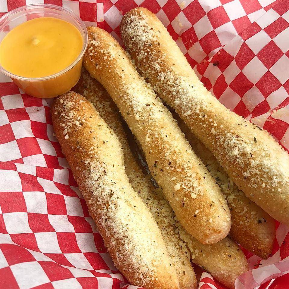 Greeks Pizzeria | restaurant | 216 S 10th St, Noblesville, IN 46060, USA | 3177734444 OR +1 317-773-4444