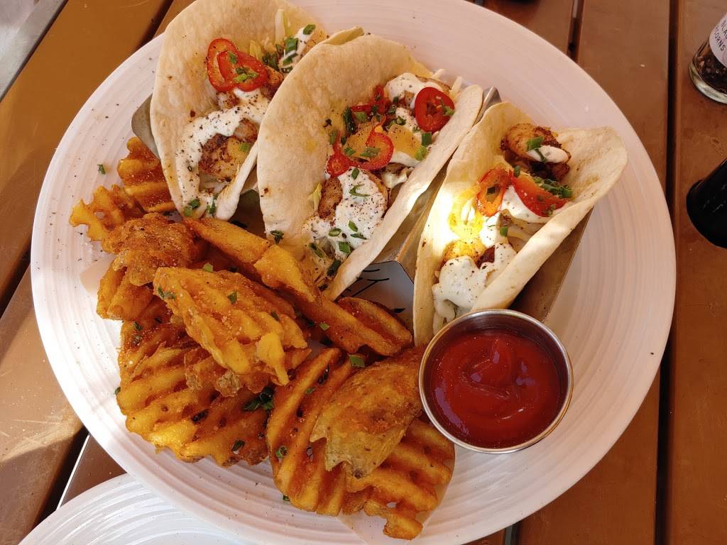 Izzys Fish & Oyster | restaurant | 2282 First St, Fort Myers, FL 33901, USA | 2393374999 OR +1 239-337-4999