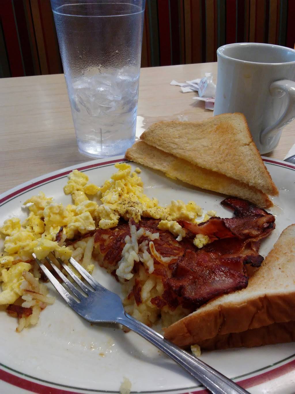 Huddle House | meal takeaway | 933 Folly Rd, Charleston, SC 29412, USA | 8437627404 OR +1 843-762-7404