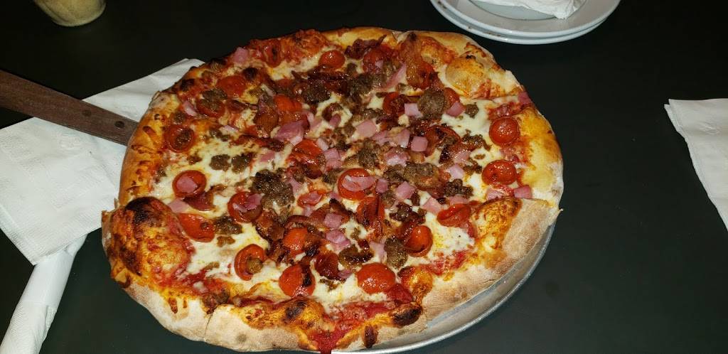 The Draught Room | restaurant | 46 Diamond Run Mall Pl #100, Rutland, VT 05701, USA | 8028558709 OR +1 802-855-8709