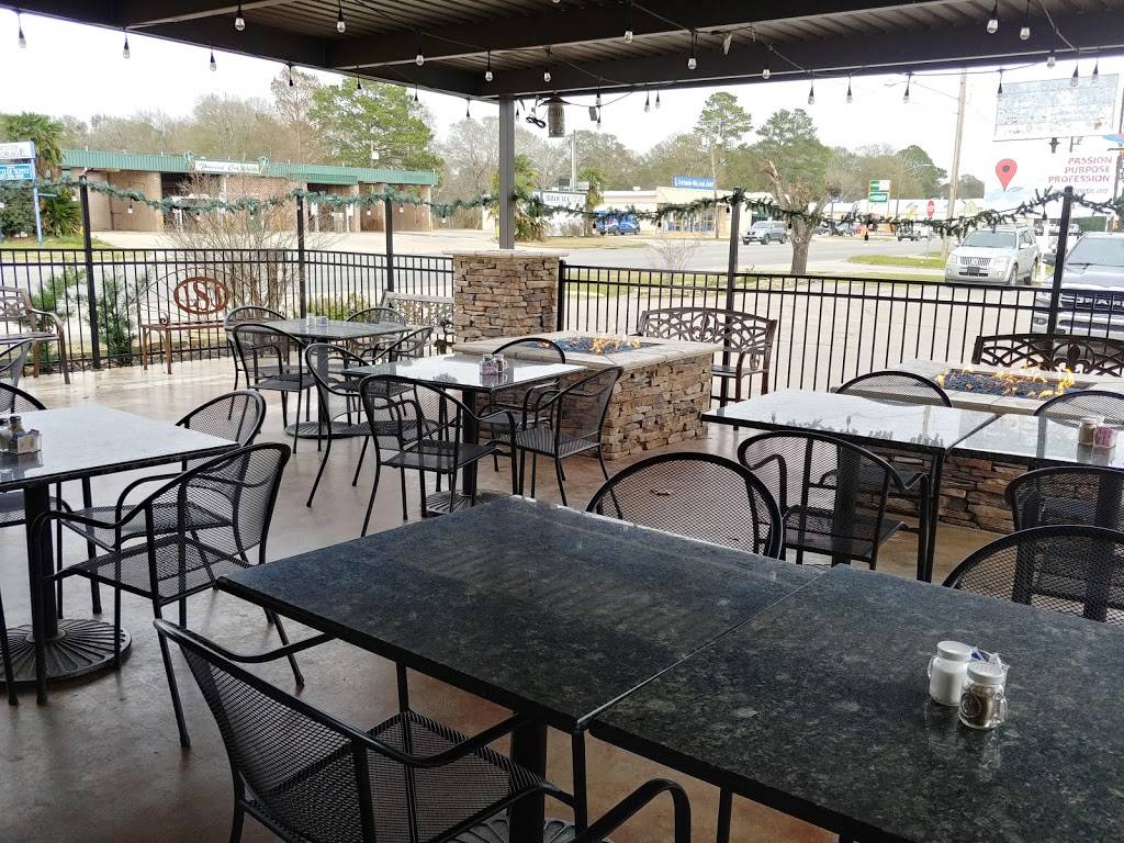 D Cs Sports Bar & Steakhouse | restaurant | 1601 W Laurel Ave, Eunice, LA 70535, USA | 3374577001 OR +1 337-457-7001