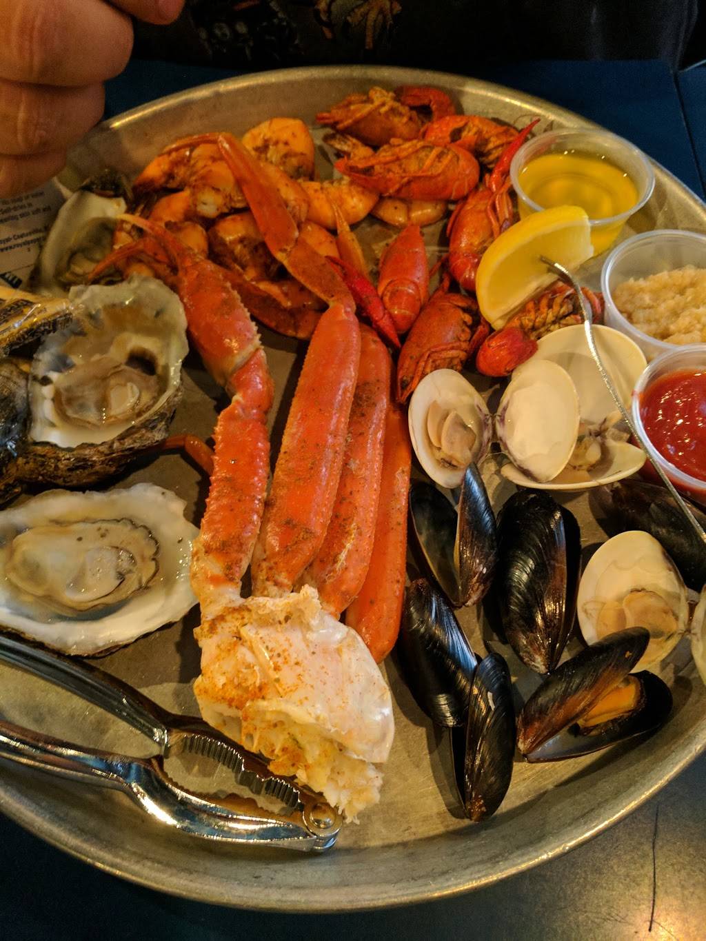 Finnigans Cove Seafood Bar | restaurant | 30 W Water St, Harrisonburg, VA 22801, USA | 5404339874 OR +1 540-433-9874