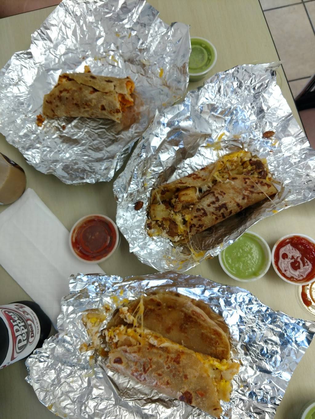 Summit Donuts | restaurant | 7910 Westview Dr #B, Houston, TX 77055, USA | 7139842969 OR +1 713-984-2969