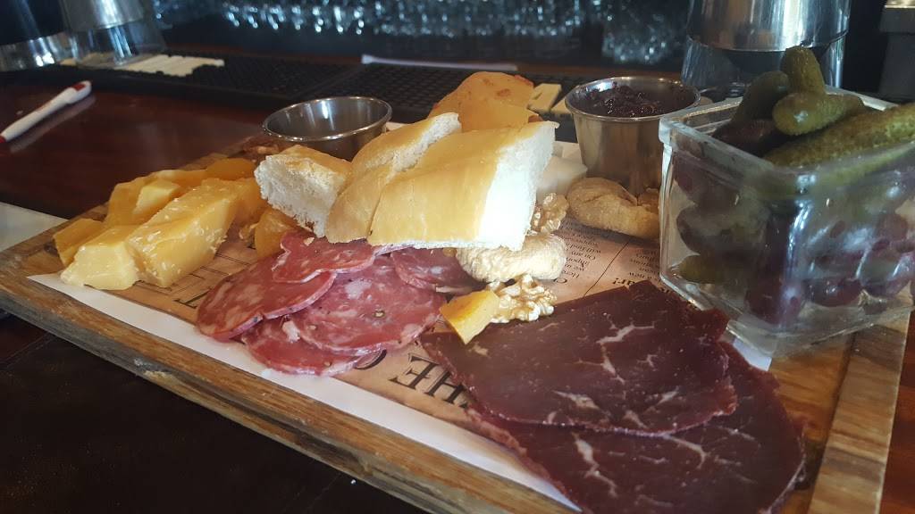 Market Place | restaurant | 33 Mill Plain Rd, Danbury, CT 06811, USA | 2036165836 OR +1 203-616-5836