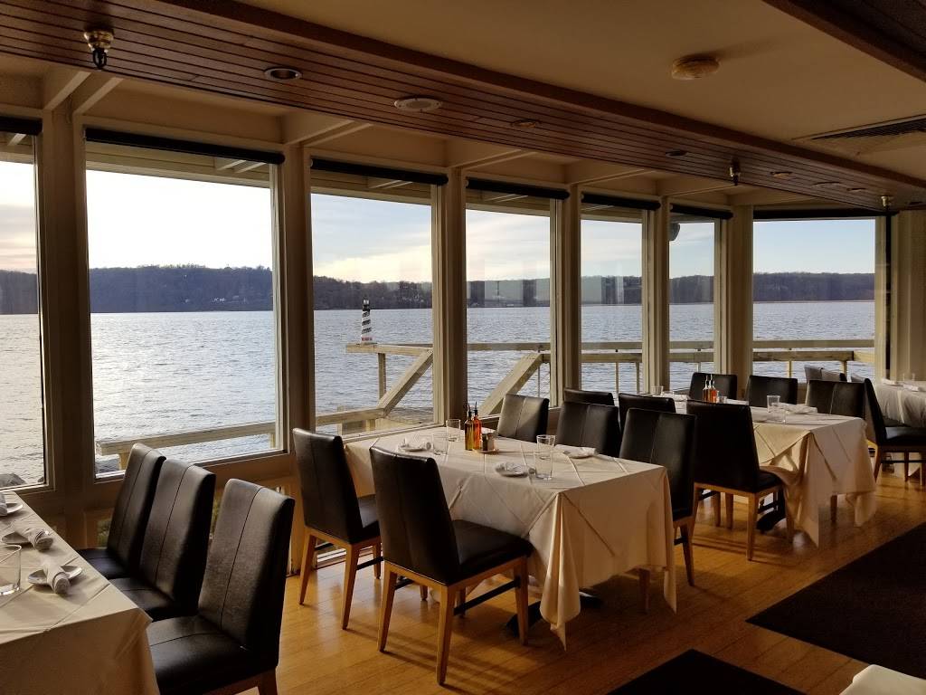 Half Moon | restaurant | 1 High St, Dobbs Ferry, NY 10522, USA | 9146934130 OR +1 914-693-4130