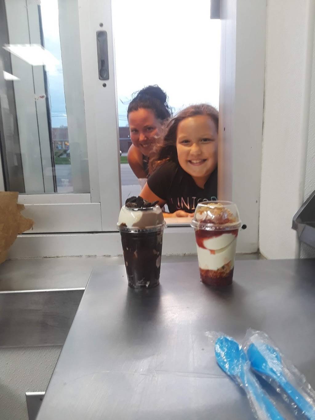 Checkers | restaurant | 32320 Van Dyke Ave, Warren, MI 48093, USA | 5867227445 OR +1 586-722-7445