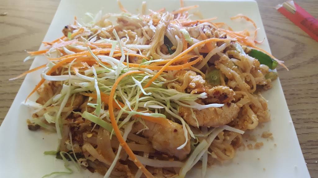 Thai On Clark | restaurant | 4641 N Clark St, Chicago, IL 60640, USA | 7732752620 OR +1 773-275-2620