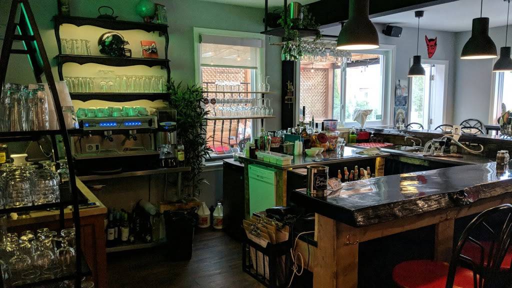 Pub Café La Maîtresse | restaurant | 144 Rue Champlain, Salaberry-de-Valleyfield, QC J6T 1X2, Canada | 4503711000 OR +1 450-371-1000