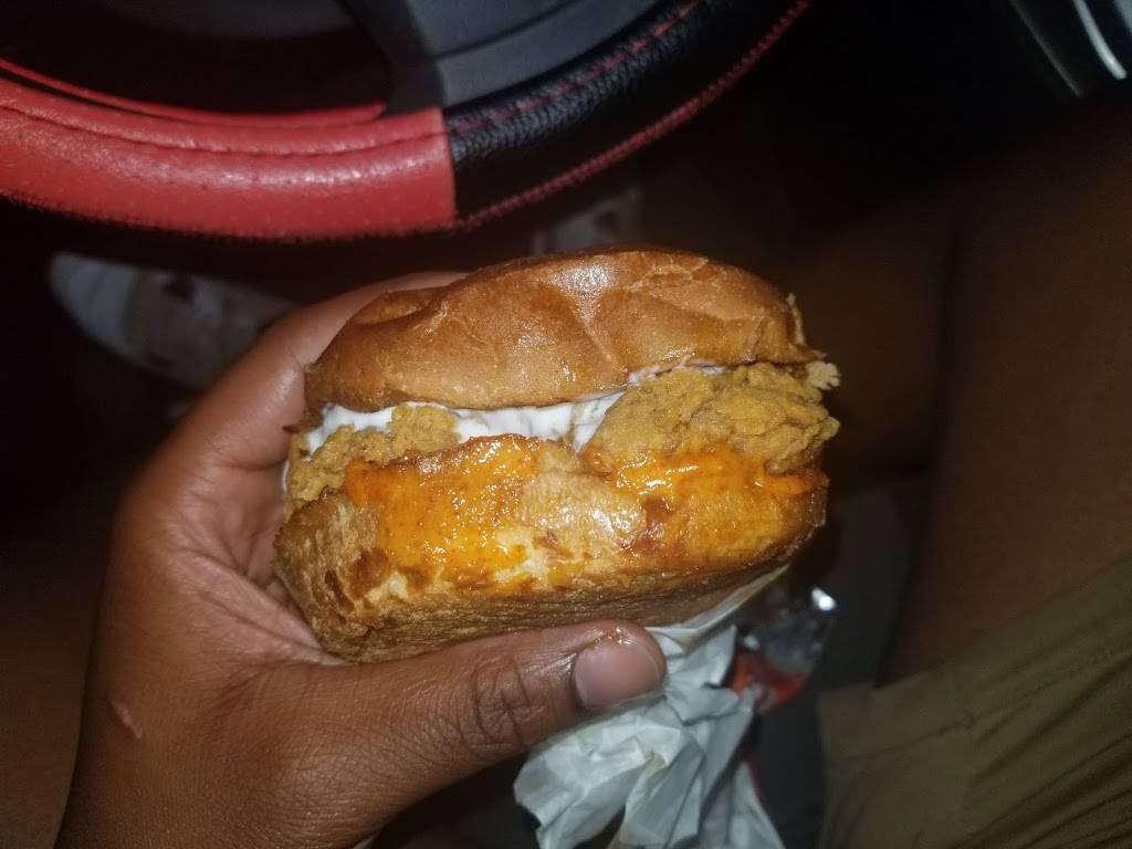 Popeyes Louisiana Kitchen | restaurant | 9606 Rosedale Hwy, Bakersfield, CA 93312, USA | 6615882300 OR +1 661-588-2300