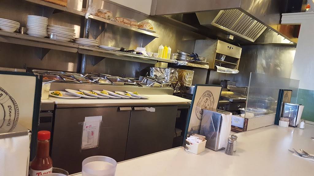 Snug Harbor | restaurant | 2323 Wilshire Blvd, Santa Monica, CA 90403, USA | 3108282991 OR +1 310-828-2991