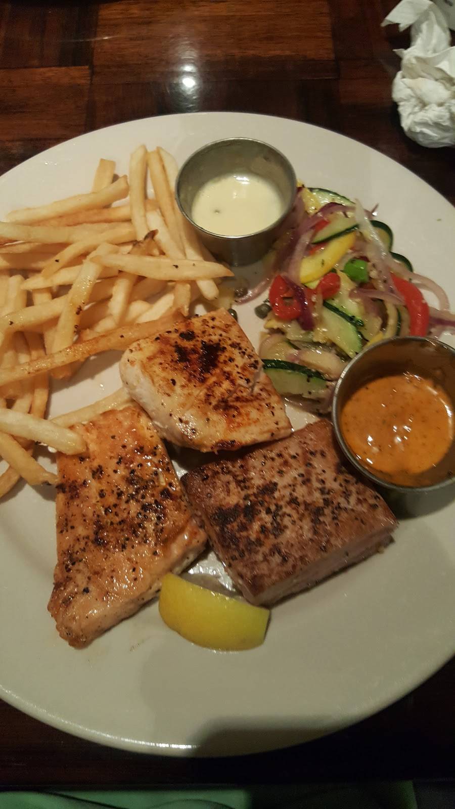 Sharkys Seagrill | restaurant | 2519 Gulf Dr N, Bradenton Beach, FL 34217, USA | 9417799151 OR +1 941-779-9151