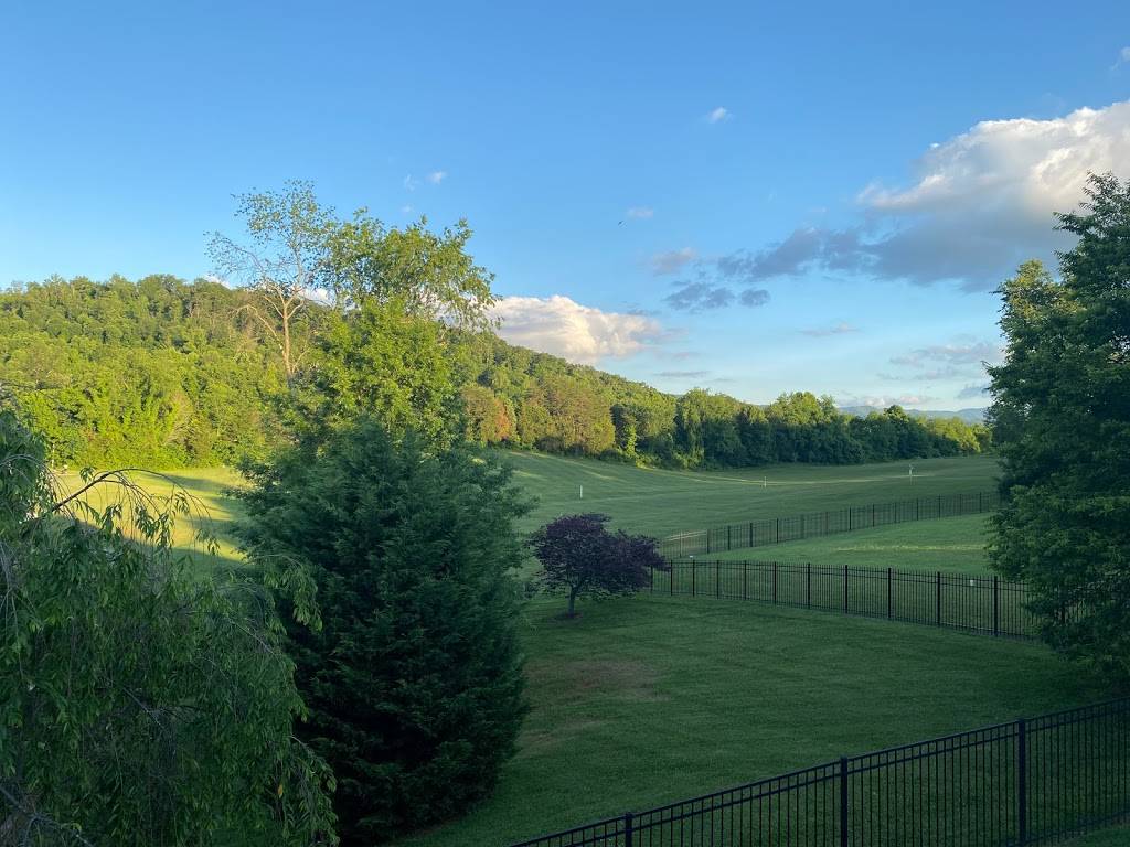 Elizabethton Golf Course | restaurant | 185 Buck Van Huss Rd, Elizabethton, TN 37643, USA | 4235428051 OR +1 423-542-8051