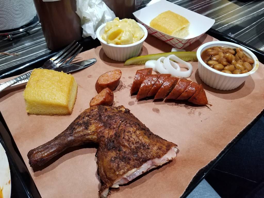 Smokin’ Looney “Q” | restaurant | 14035 Noblewood Plaza, Woodbridge, VA 22193, USA | 5712387868 OR +1 571-238-7868