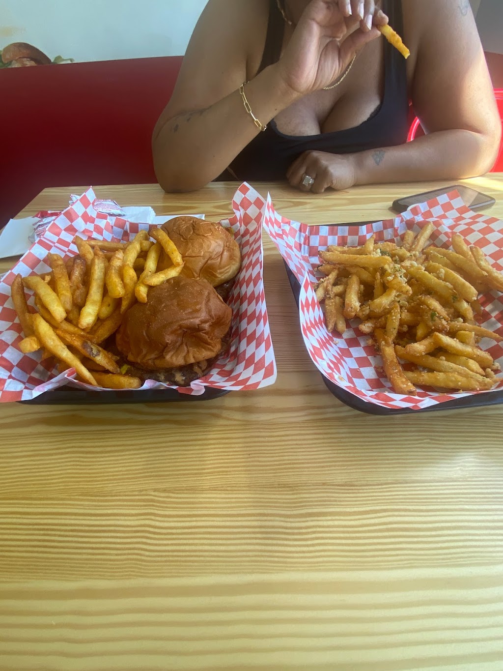 Front Yard Burger | restaurant | 730 S Central Ave Ste 103, Glendale, CA 91204, USA | 7472156411 OR +1 747-215-6411