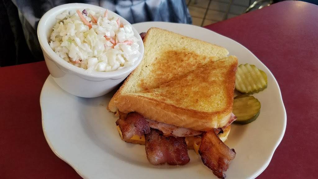 4 Seasons | restaurant | 114 Mahtomedi Ave, St Paul, MN 55115, USA | 6514292201 OR +1 651-429-2201