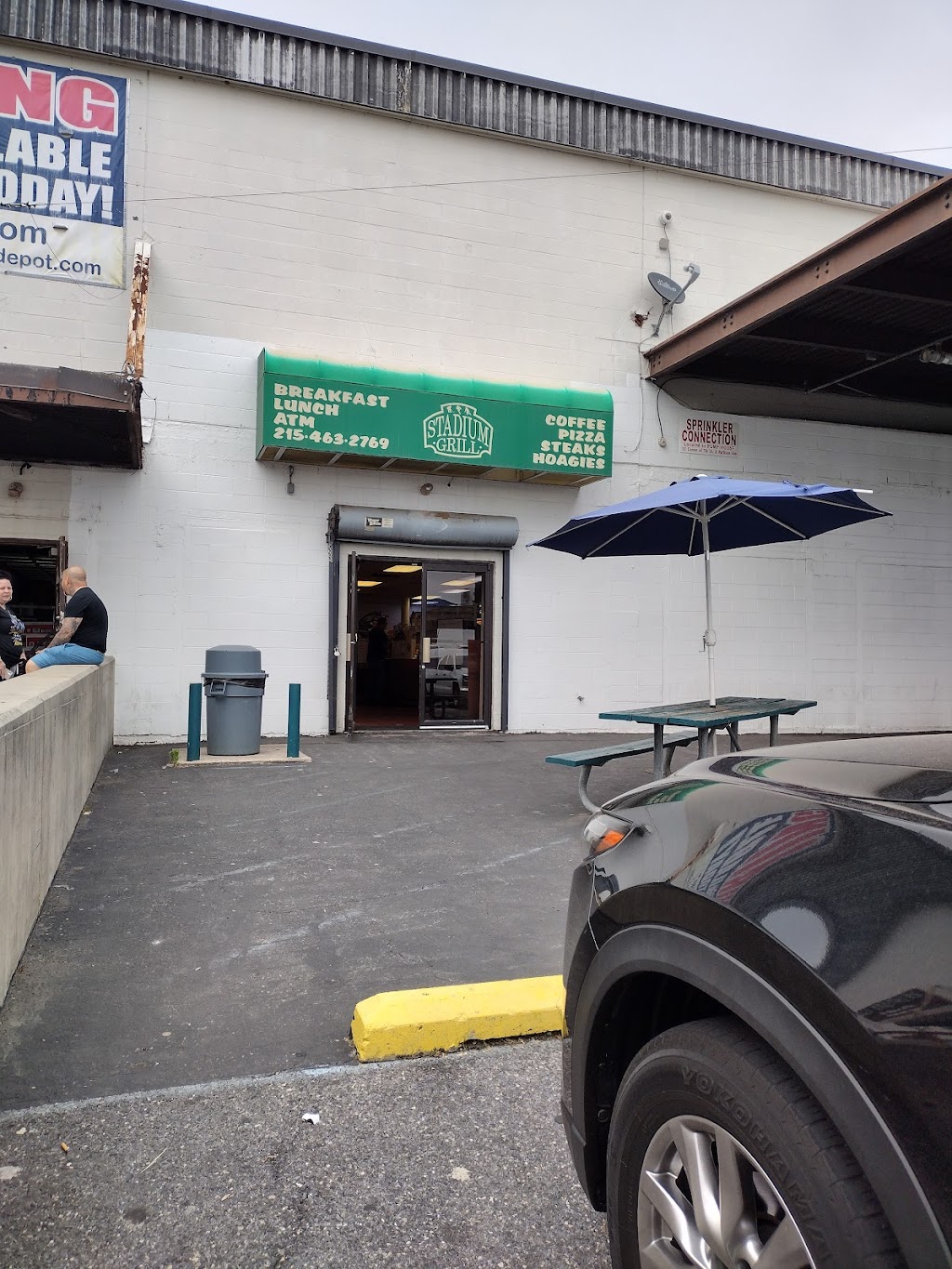 Stadium Grill by Oogies | restaurant | 3839 S Darien St, Philadelphia, PA 19148, USA | 2153362000 OR +1 215-336-2000