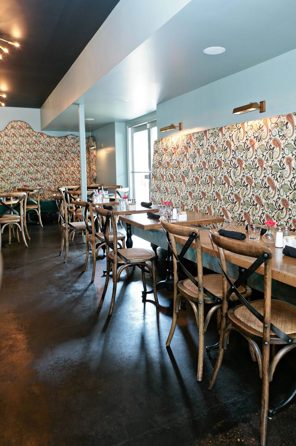 Petite Chou Bistro & Champagne Bar | restaurant | 823 Westfield Blvd, Indianapolis, IN 46220, USA | 3172590765 OR +1 317-259-0765