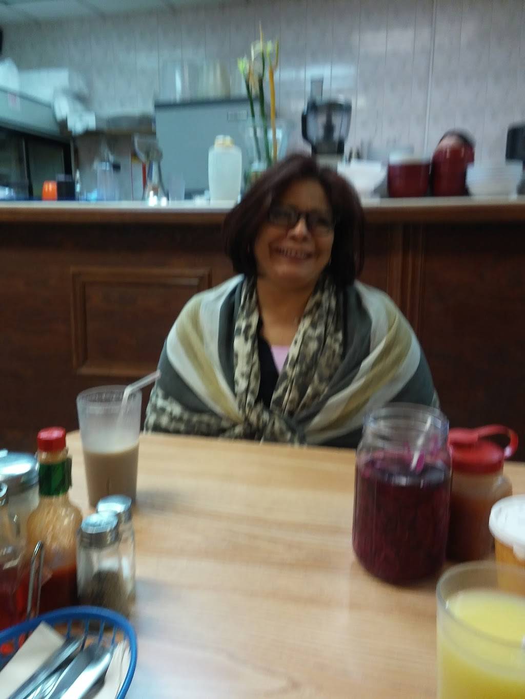 Danas Restaurant | restaurant | 798 Mt Prospect Ave, Newark, NJ 07104, USA | 9733500290 OR +1 973-350-0290