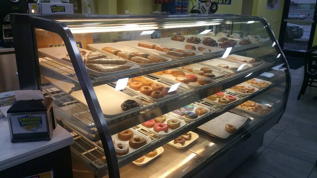 Daylight Donuts | restaurant | 1965 Madison Ave, Granite City, IL 62040, USA | 6187097955 OR +1 618-709-7955