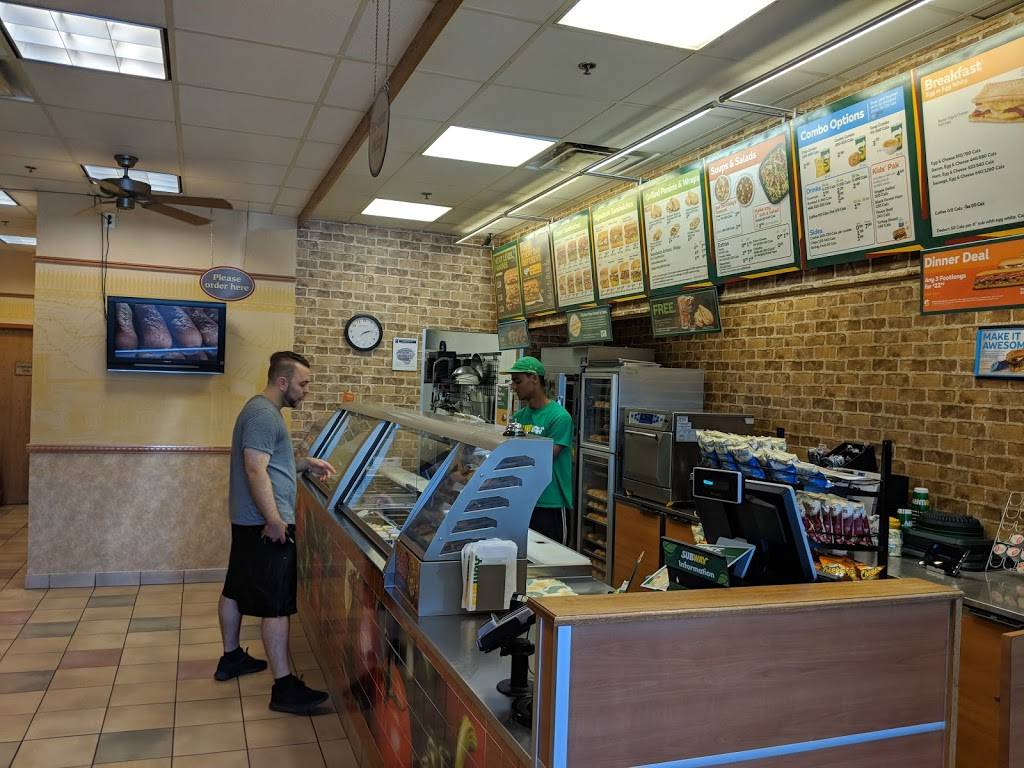 Subway | restaurant | 1525 Bristol Rd W Unit 9, Mississauga, ON L5M 4Z1, Canada | 9058130511 OR +1 905-813-0511