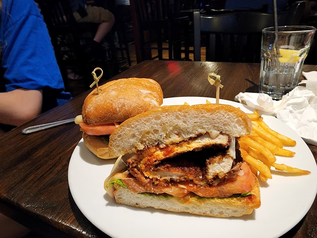 Blarney Stone | restaurant | 410 8th Ave, New York, NY 10001, USA | 2125945100 OR +1 212-594-5100