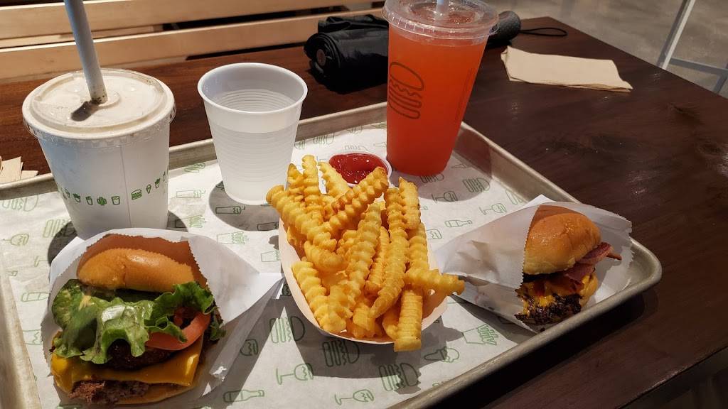 Shake shack | restaurant | 8810 SW 136th St, Miami, FL 33176, USA | 7866055301 OR +1 786-605-5301