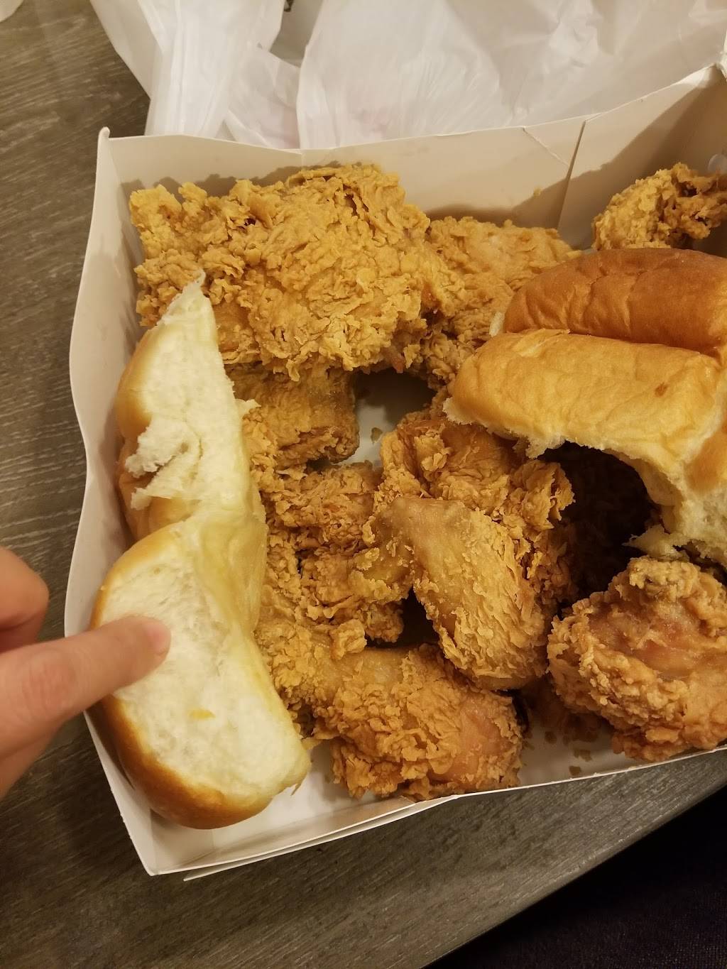 Bushs Chicken | restaurant | 11061 Westwood Loop, San Antonio, TX 78253, USA | 2106880415 OR +1 210-688-0415