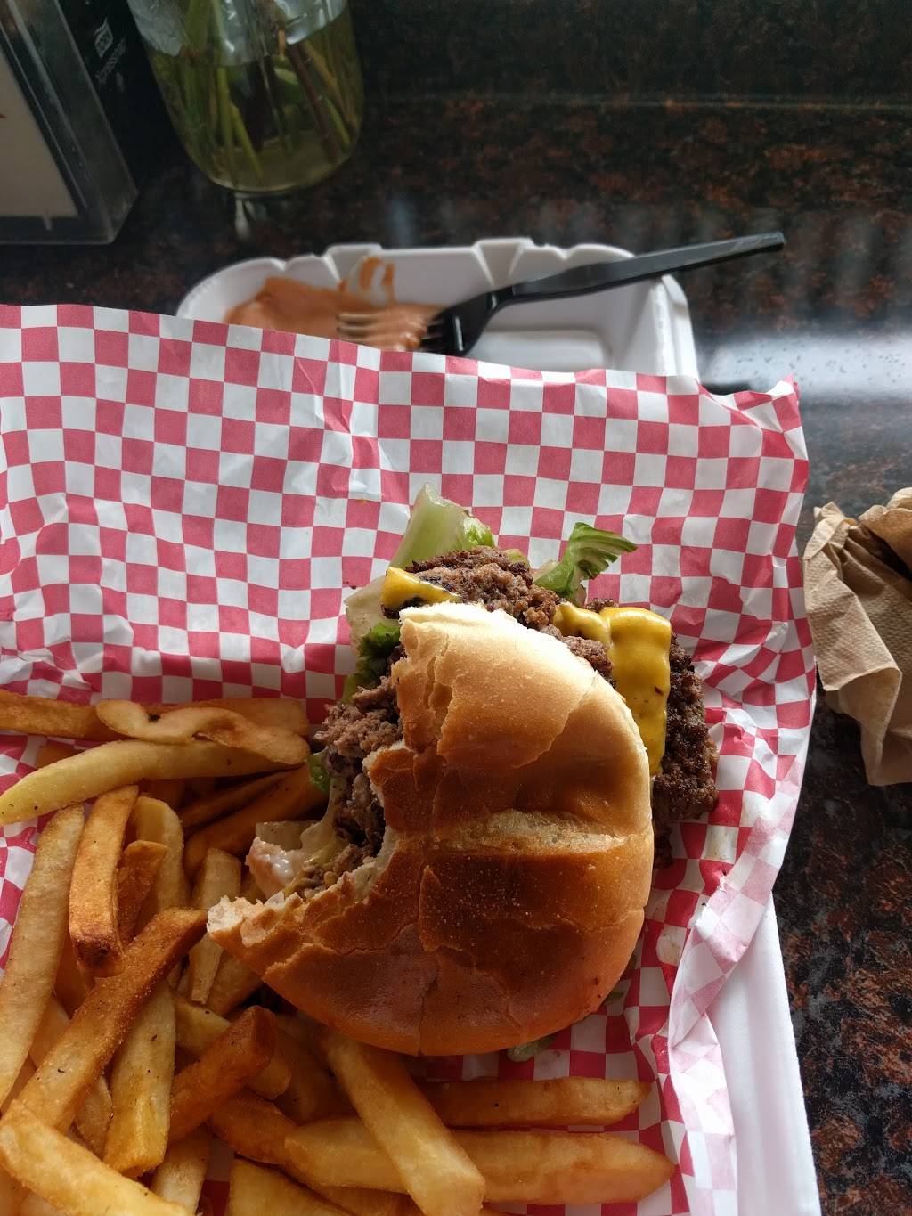 Courthouse Market & Grill | restaurant | 2962 River Rd W, Goochland, VA 23063, USA | 8045569030 OR +1 804-556-9030