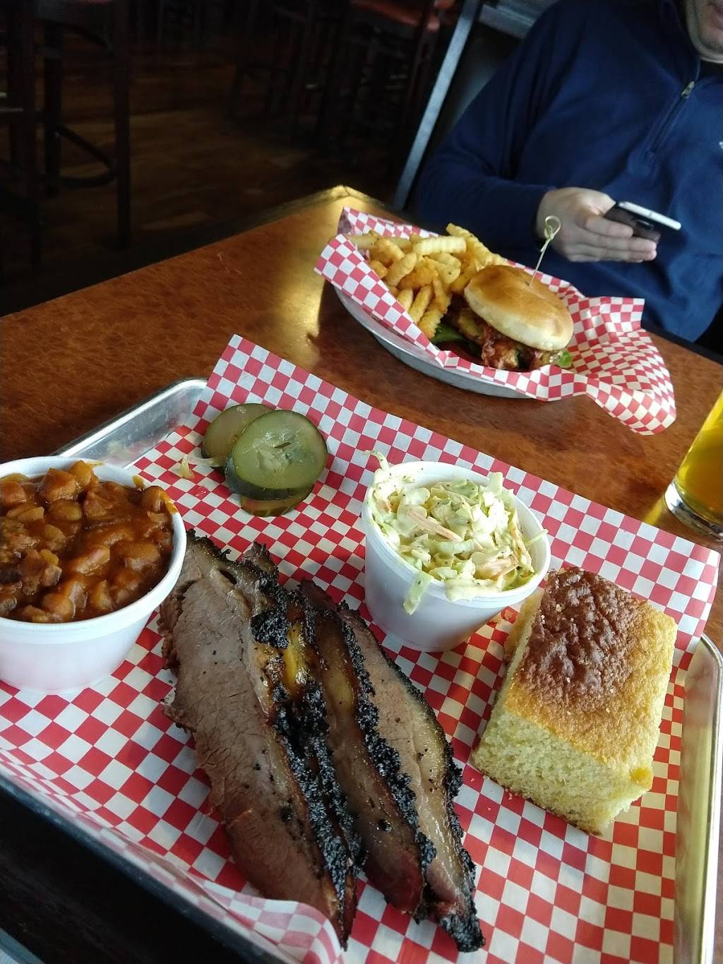 Coachs Sports Bar & Grill | restaurant | 2046 S Bend Ave, South Bend, IN 46635, USA | 5743875601 OR +1 574-387-5601