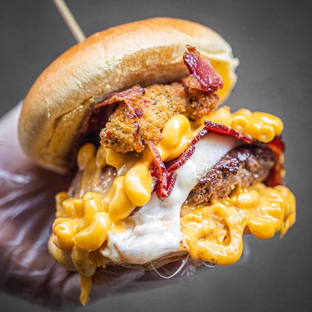 Top Gun Burger | restaurant | 16 Jutland Rd, Etobicoke, ON M8Z 2G9, Canada | 4162512777 OR +1 416-251-2777