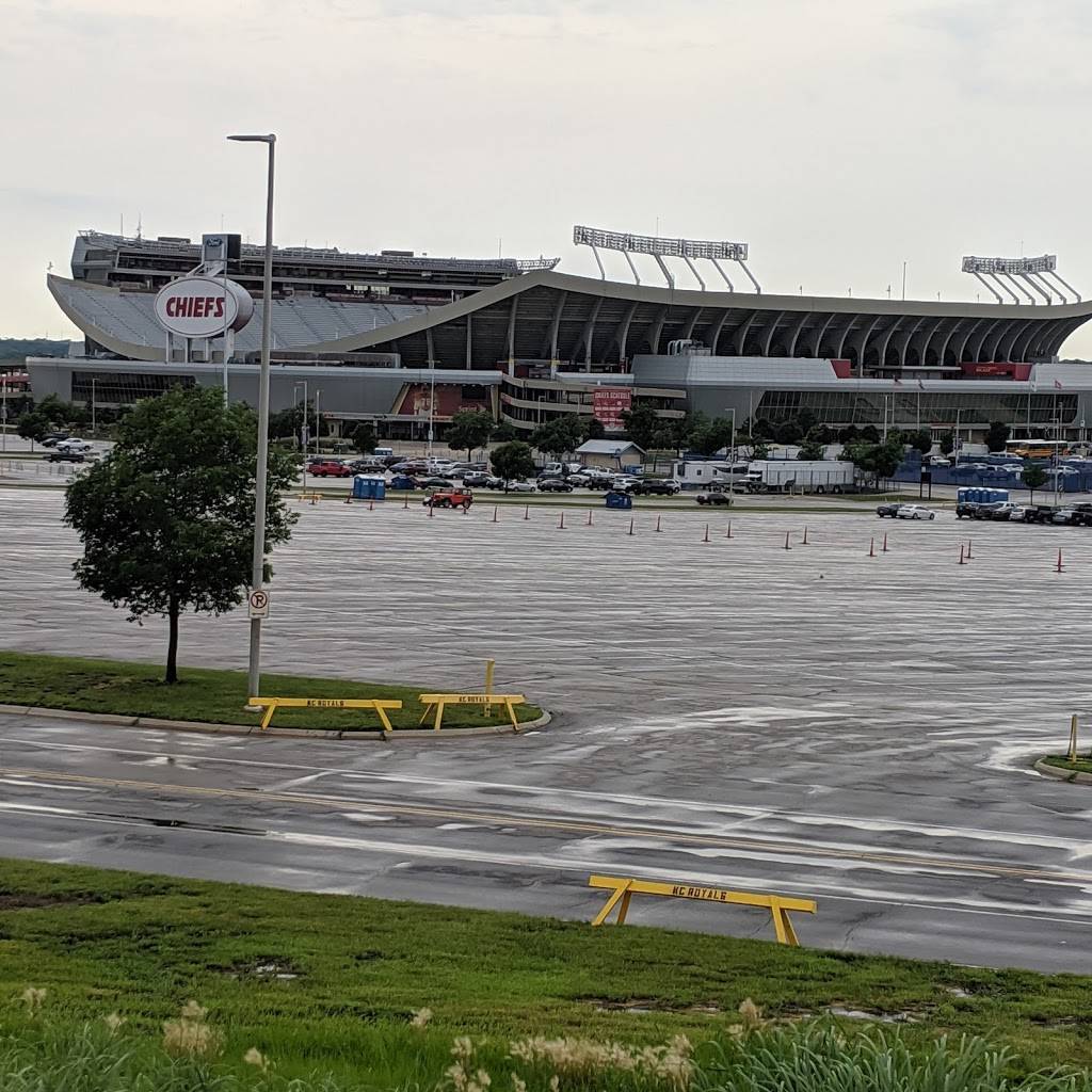 Taco Bell | meal takeaway | 4017 Blue Ridge Cutoff, Kansas City, MO 64133, USA | 8169240151 OR +1 816-924-0151