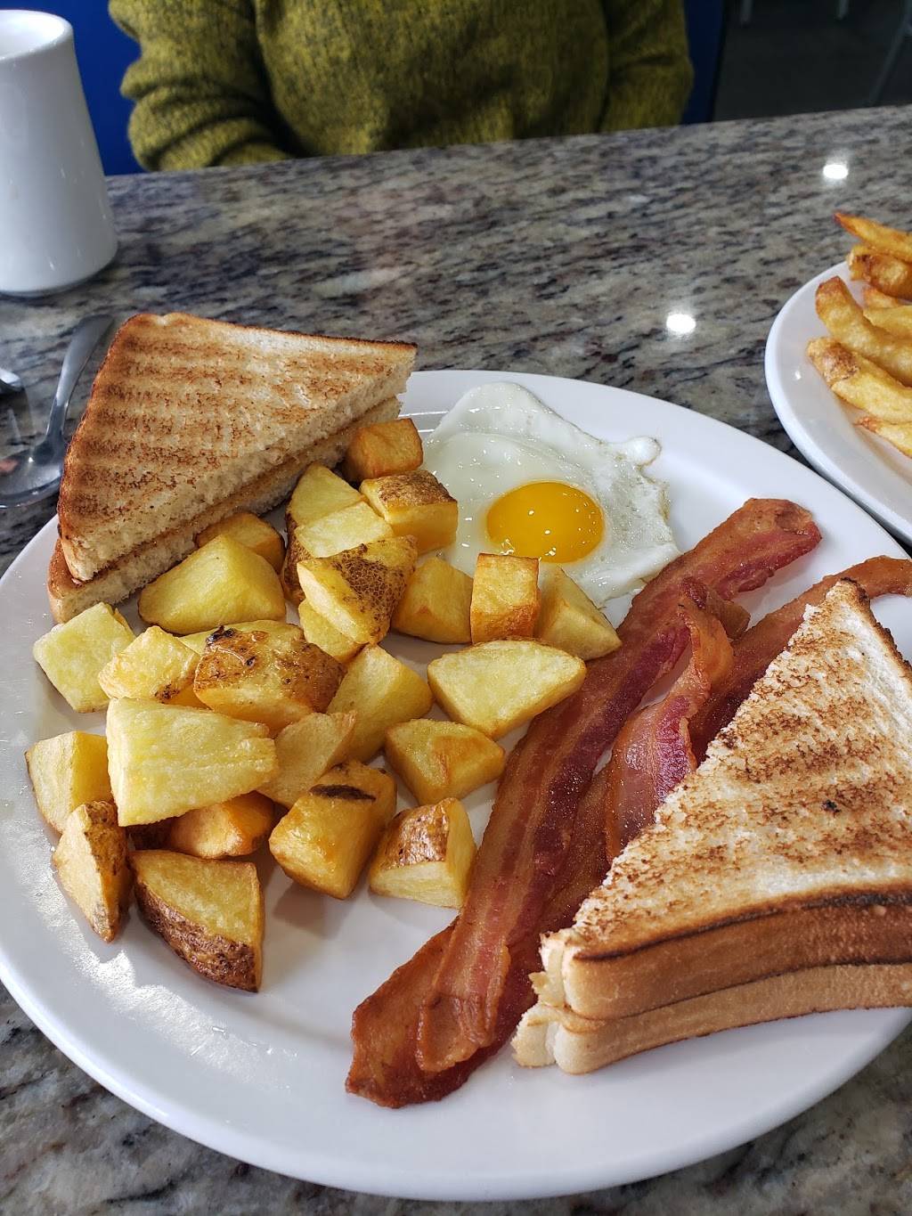 Halibut House Fish & Chips | restaurant | 265 Edward St, Aurora, ON L4G 3M7, Canada | 9055038881 OR +1 905-503-8881