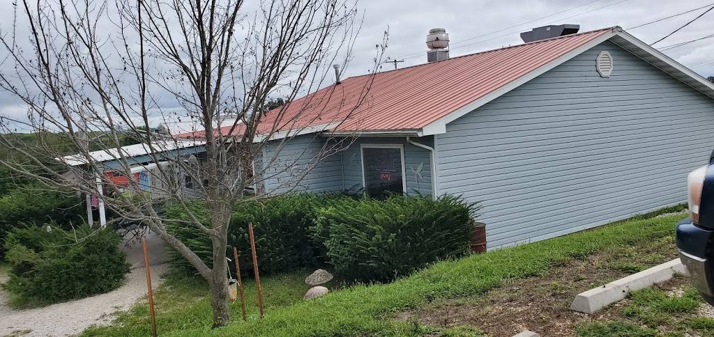 Squeez Inn | restaurant | 404 Hwy RB, Stockton, MO 65785, USA | 4172766302 OR +1 417-276-6302