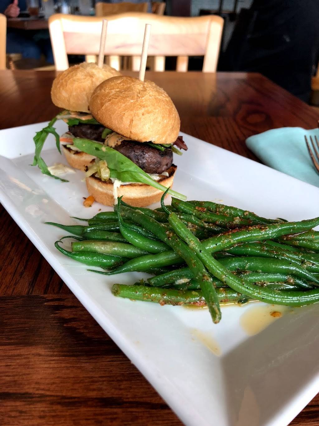 BLVD Seafood | restaurant | 2804 Avenue R 1/2, Galveston, TX 77550, USA | 4097622583 OR +1 409-762-2583