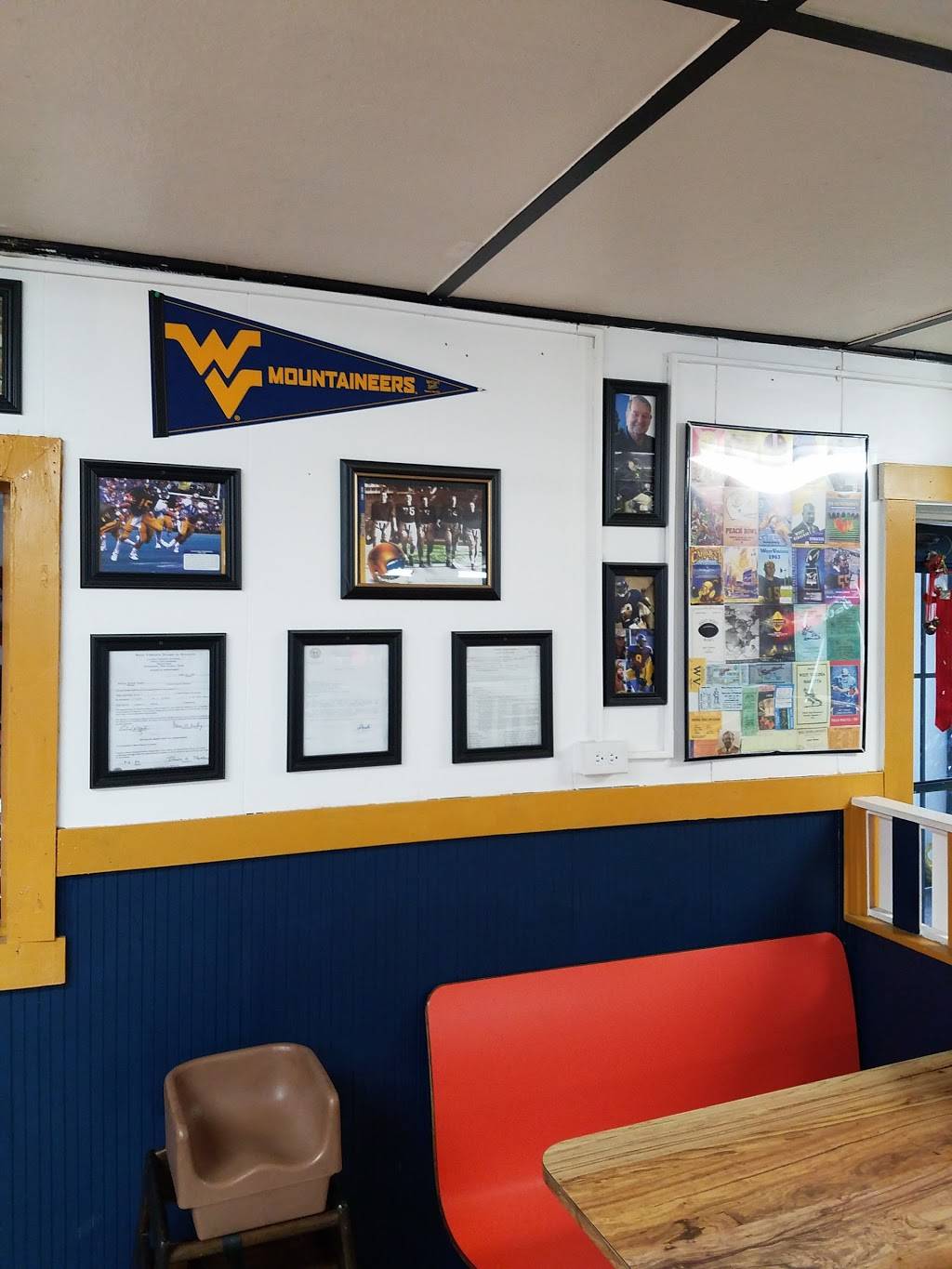 Marinas Pizza | restaurant | 229 W Main St, Wardensville, WV 26851, USA | 3048743600 OR +1 304-874-3600