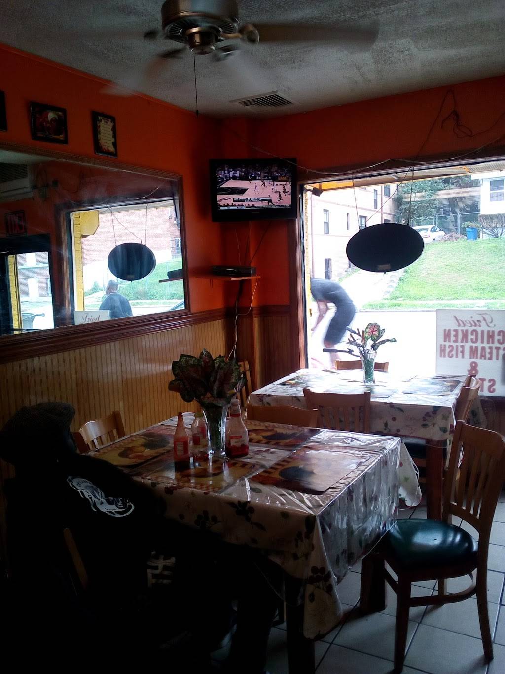 Dan Carlos Kitchen | restaurant | 976 18th Ave, Newark, NJ 07106, USA | 8622409888 OR +1 862-240-9888