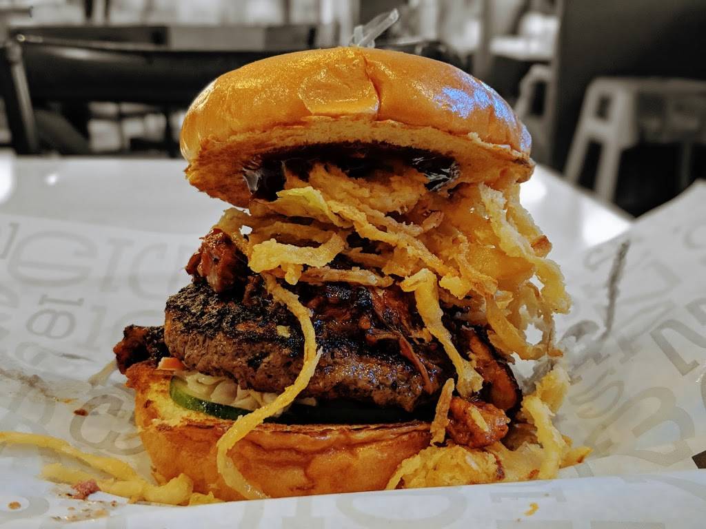 Burger 21 Westchase | restaurant | 9664 W Linebaugh Ave, Tampa, FL 33626, USA | 8134755921 OR +1 813-475-5921