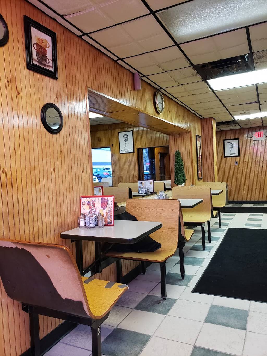 Marys Grill | restaurant | 13900 Schaefer Hwy, Detroit, MI 48227, USA | 3139319100 OR +1 313-931-9100