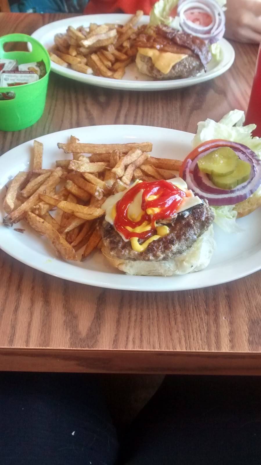 The Flat Top Grill | restaurant | 1554 RR 20, Saint Anns, ON L0R 1Y0, Canada | 9053864848 OR +1 905-386-4848