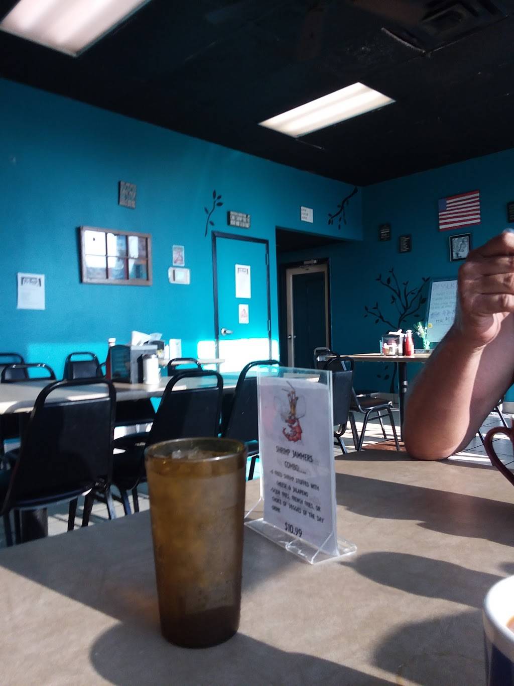 Cajun Bees | restaurant | 230 Goodwill Rd, Minden, LA 71055, USA | 3183777900 OR +1 318-377-7900