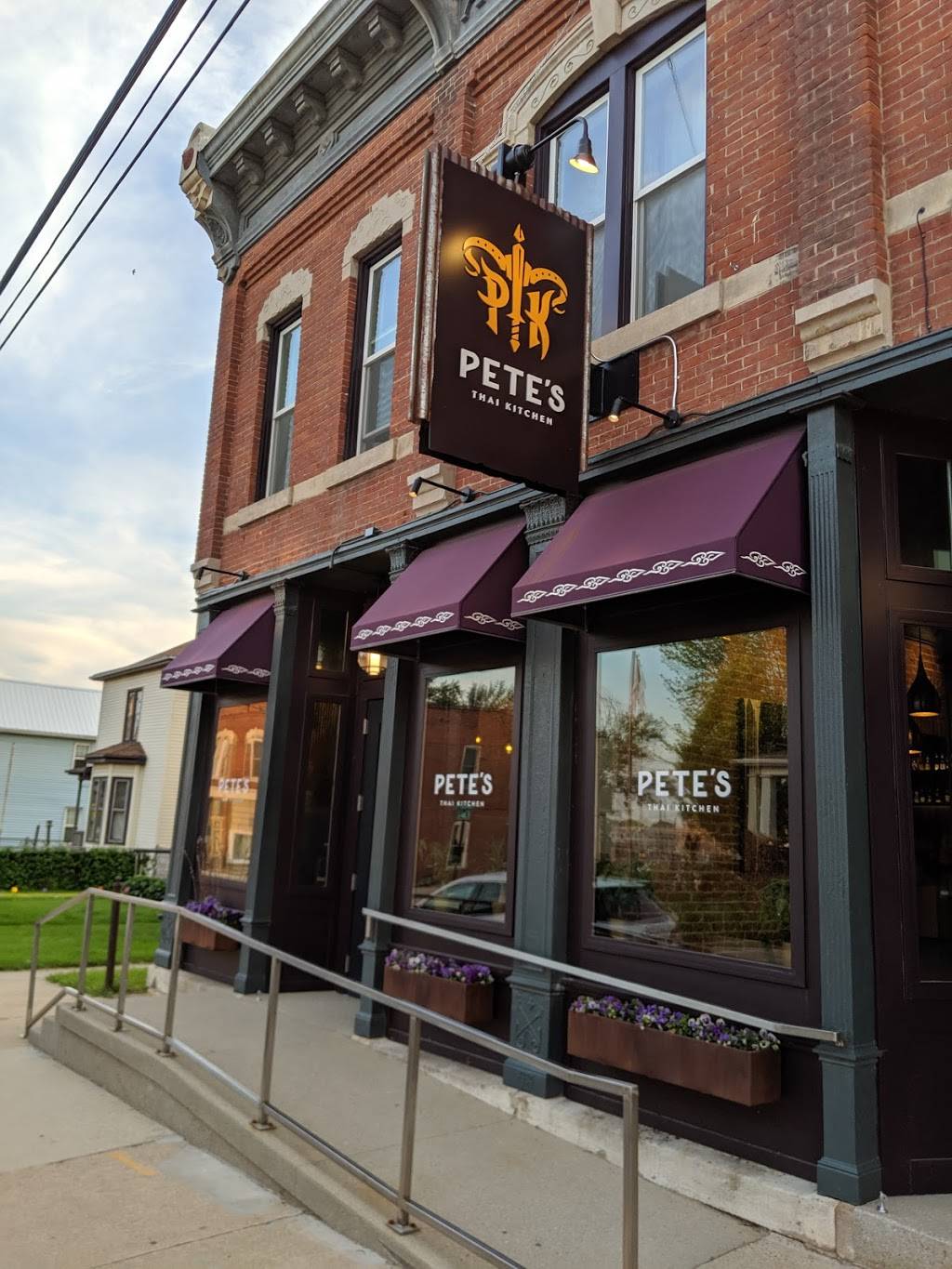 Petes Thai Kitchen | restaurant | 609 E 22nd St, Dubuque, IA 52001, USA | 5635822816 OR +1 563-582-2816