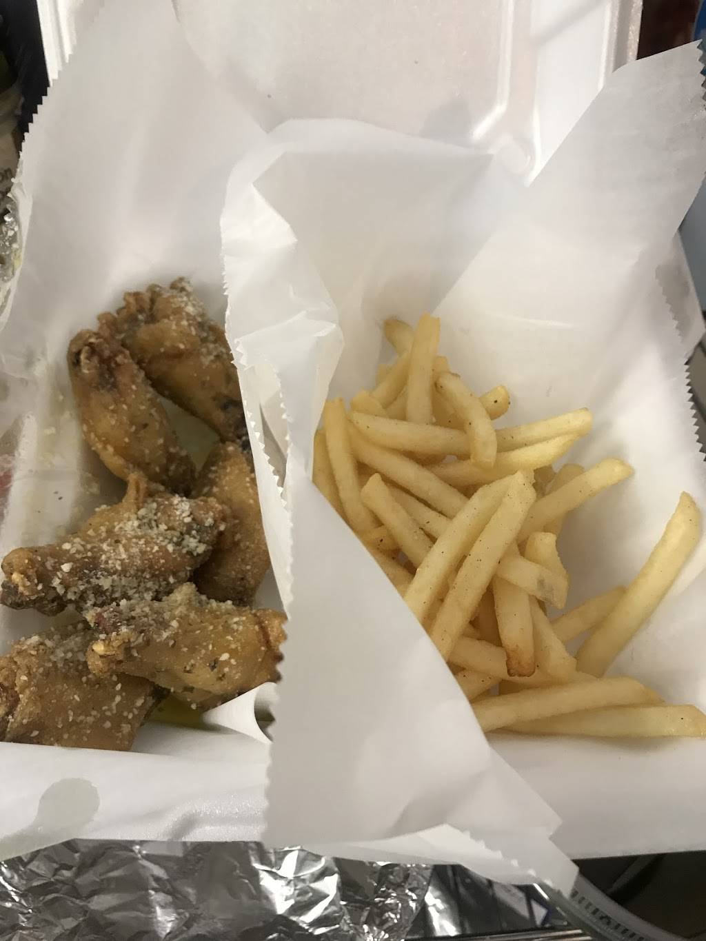 Trae’s Burgers•Chicken•Fish | restaurant | 1802 28th St SW, Wyoming, MI 49519, USA | 6166475942 OR +1 616-647-5942