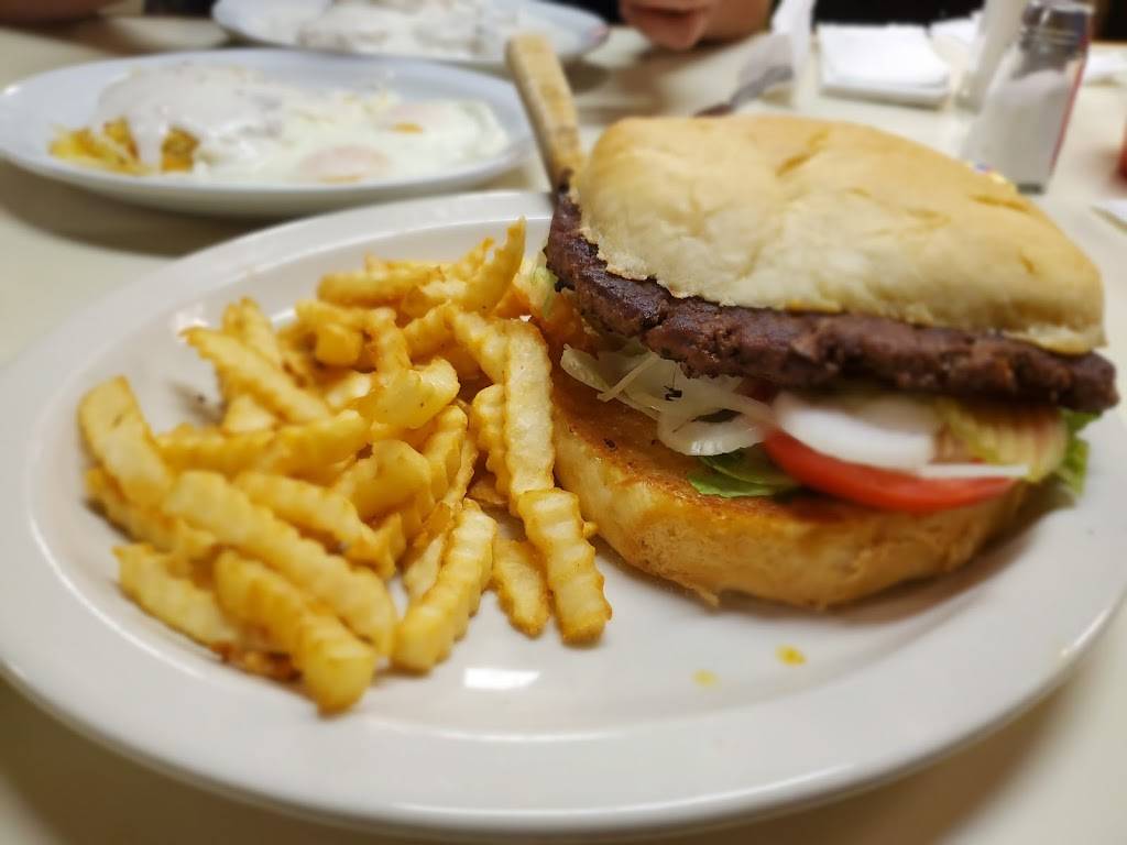 Cow Patties | restaurant | 606 Main St, Warsaw, MO 65355, USA | 6604386046 OR +1 660-438-6046