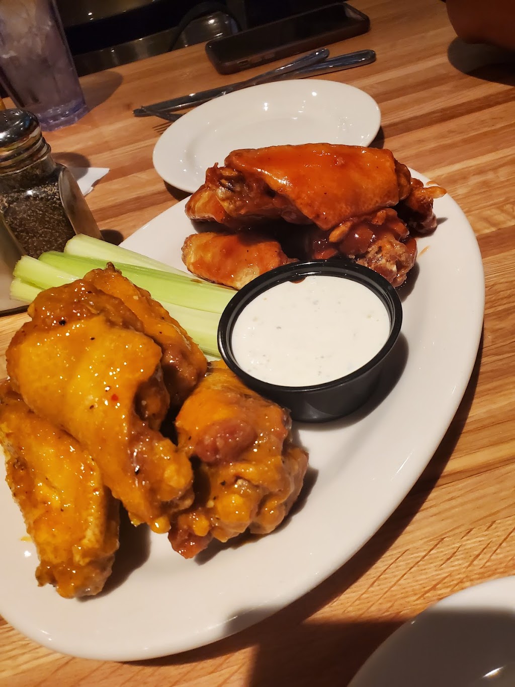 Blue 32 Sports Grill | restaurant | 2028 N Gilbert Rd, Mesa, AZ 85203, USA | 4805903569 OR +1 480-590-3569