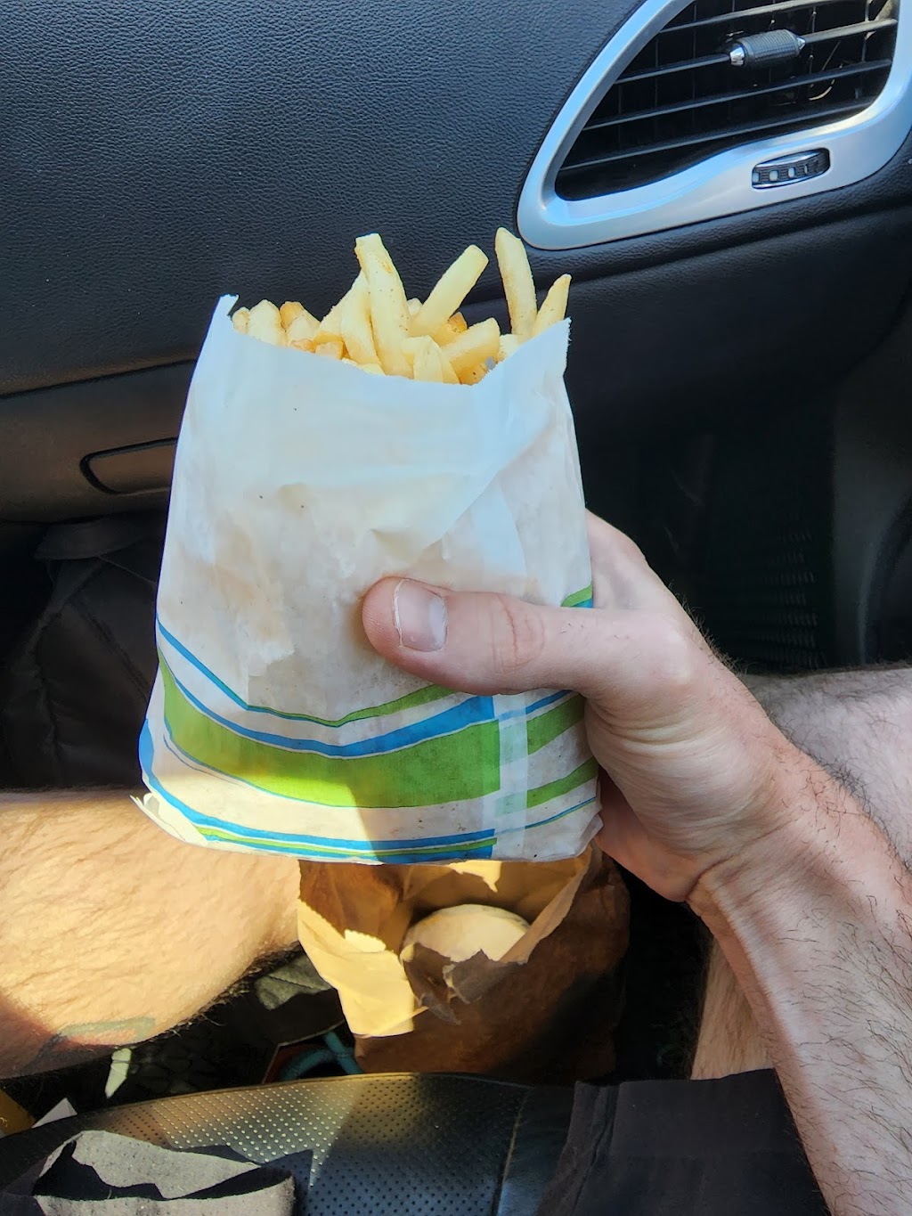 Hometown Hamburgers | restaurant | 2133 E Main St, Farmington, NM 87401, USA | 5053265580 OR +1 505-326-5580