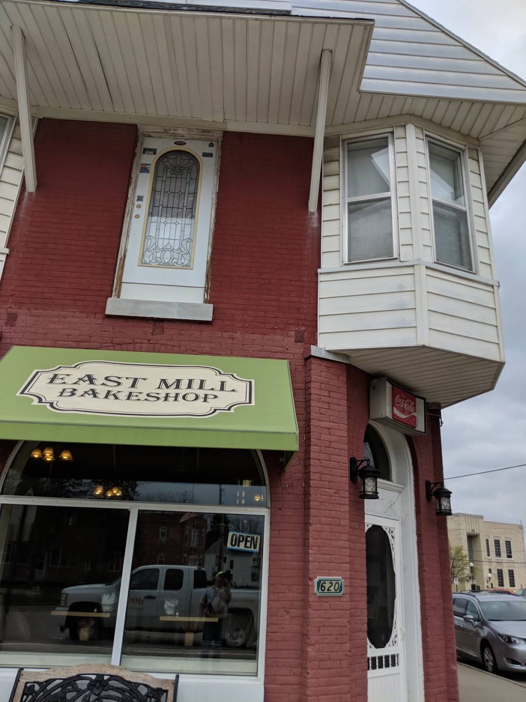 East Mill Bakeshop & Catering | restaurant | 620 S Grandview Ave, Dubuque, IA 52003, USA | 5635801175 OR +1 563-580-1175