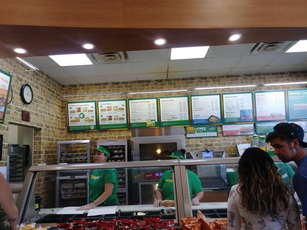 Subway Restaurants | restaurant | 4638 W Commerce St #101, San Antonio, TX 78237, USA | 2104322068 OR +1 210-432-2068