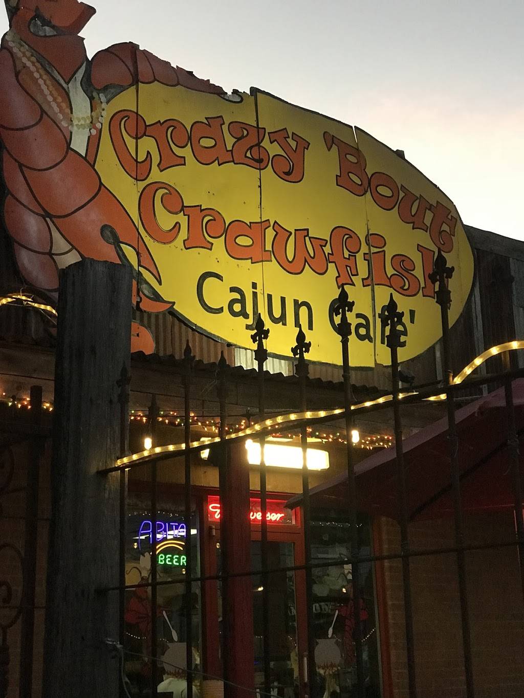 Crazy Bout Crawfish | restaurant | 1905 Rees St, Breaux Bridge, LA 70517, USA | 3373323071 OR +1 337-332-3071
