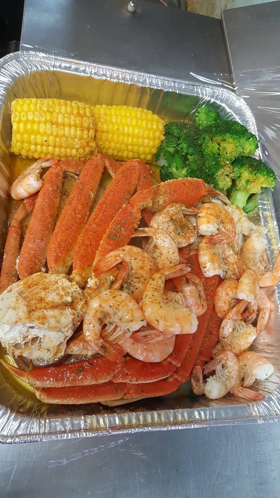 Moms Seafood | restaurant | 2312 N 29th St, Philadelphia, PA 19132, USA | 2154300103 OR +1 215-430-0103