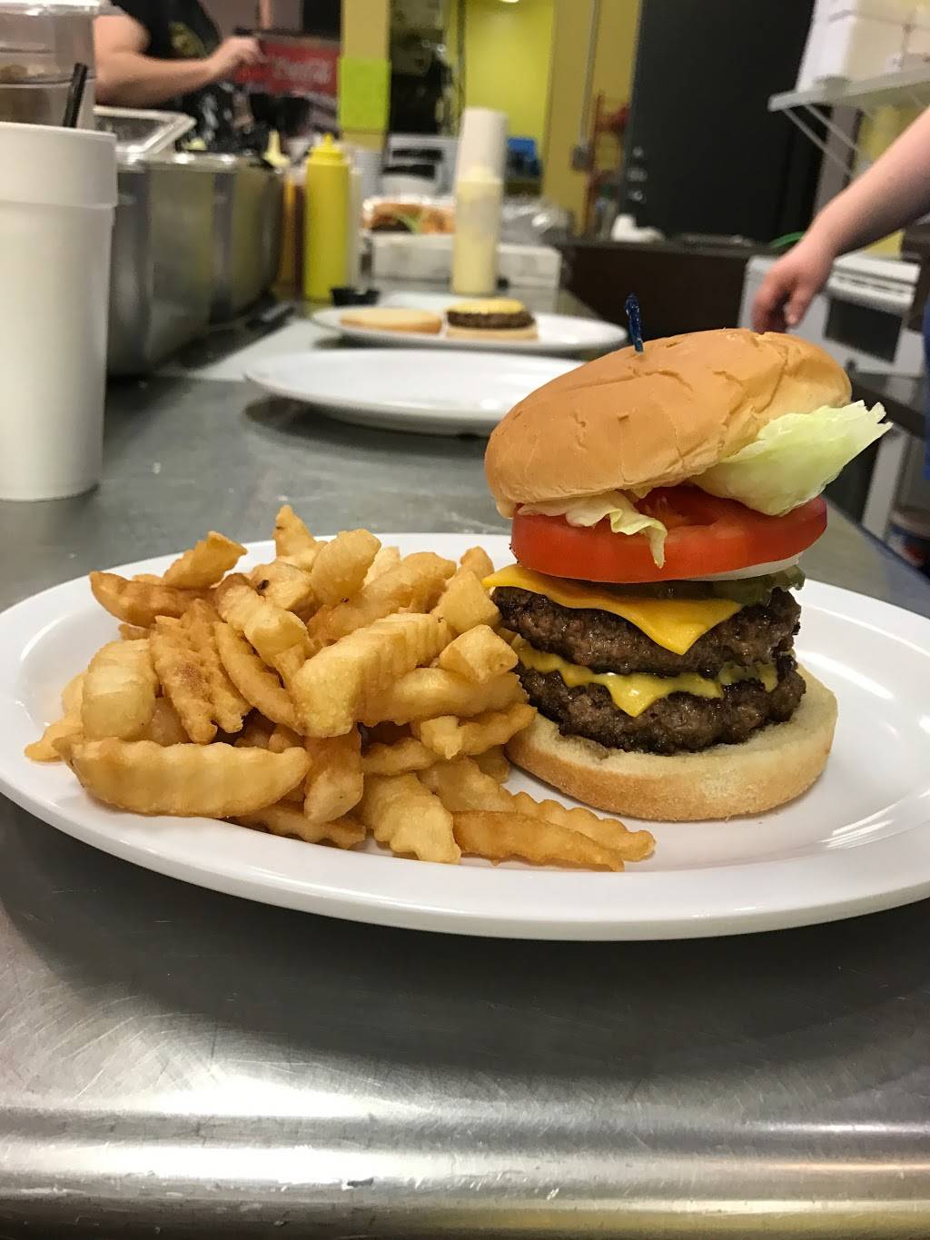 Esto Country Store | restaurant | 4624 KY-379, Russell Springs, KY 42642, USA | 2703433320 OR +1 270-343-3320